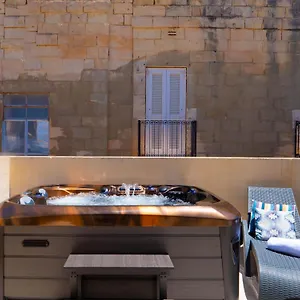 Exquisite 3-bedroom Duplex Penthouse With Jacuzzi In Centre Valletta
